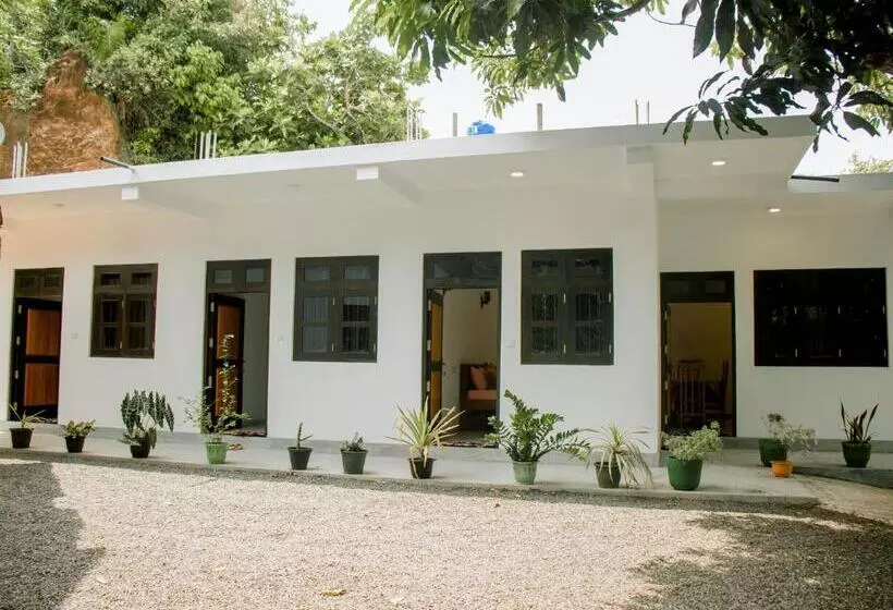 Majatalo Navodya Guest Mirissa