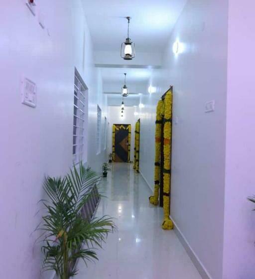 הוסטל Chandrodayam Residency