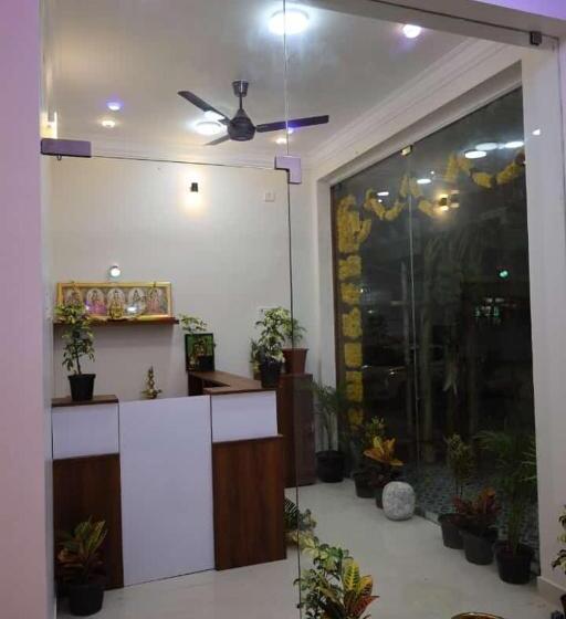 הוסטל Chandrodayam Residency