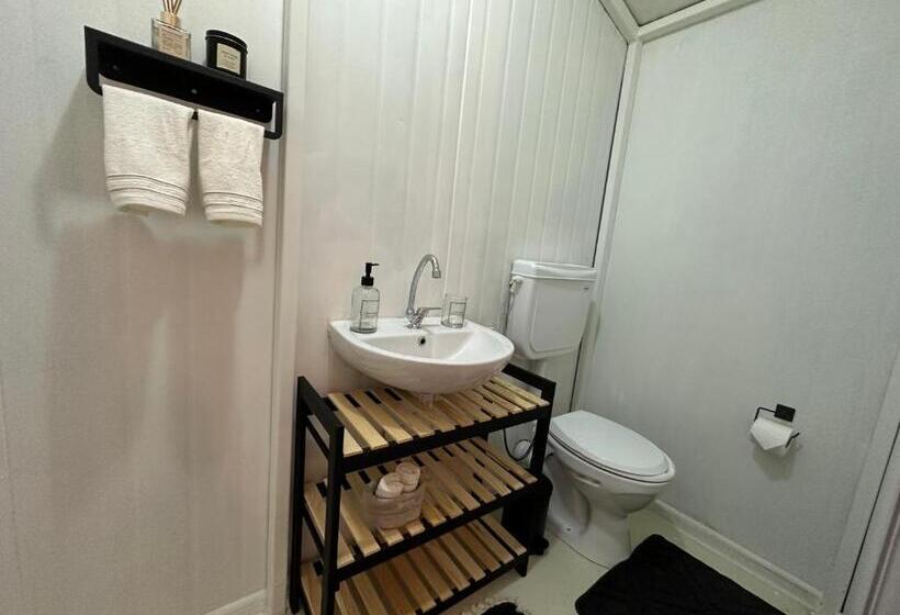 تختخواب و صبحانه Alpinia Houses&garden