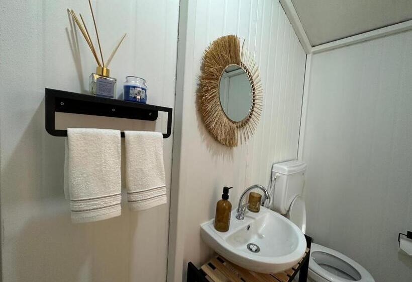 تختخواب و صبحانه Alpinia Houses&garden