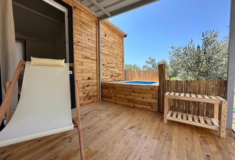 تختخواب و صبحانه Alpinia Houses&garden