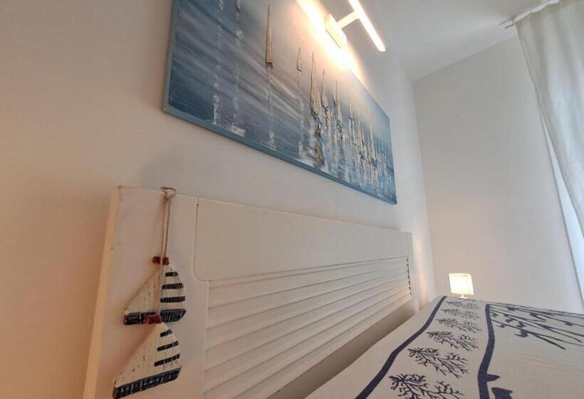 Bed and Breakfast Blue Life, Sea Luxury Rooms On The Beach Between Palermo And Cefalu