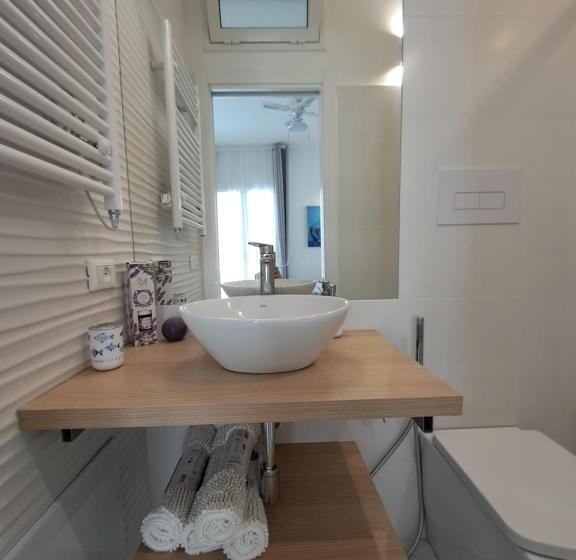 Bed and Breakfast Blue Life, Sea Luxury Rooms On The Beach Between Palermo And Cefalu