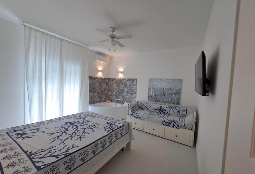 Bed and Breakfast Blue Life, Sea Luxury Rooms On The Beach Between Palermo And Cefalu