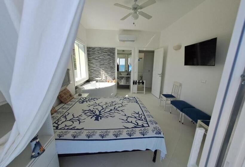 Bed and Breakfast Blue Life, Sea Luxury Rooms On The Beach Between Palermo And Cefalu
