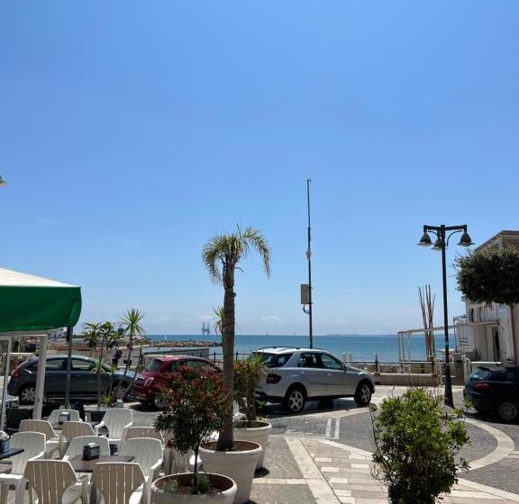 تختخواب و صبحانه La Marina64