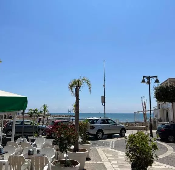 تختخواب و صبحانه La Marina64