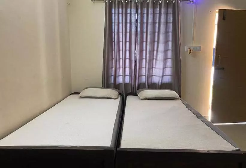 مُتل Atithya Lodge