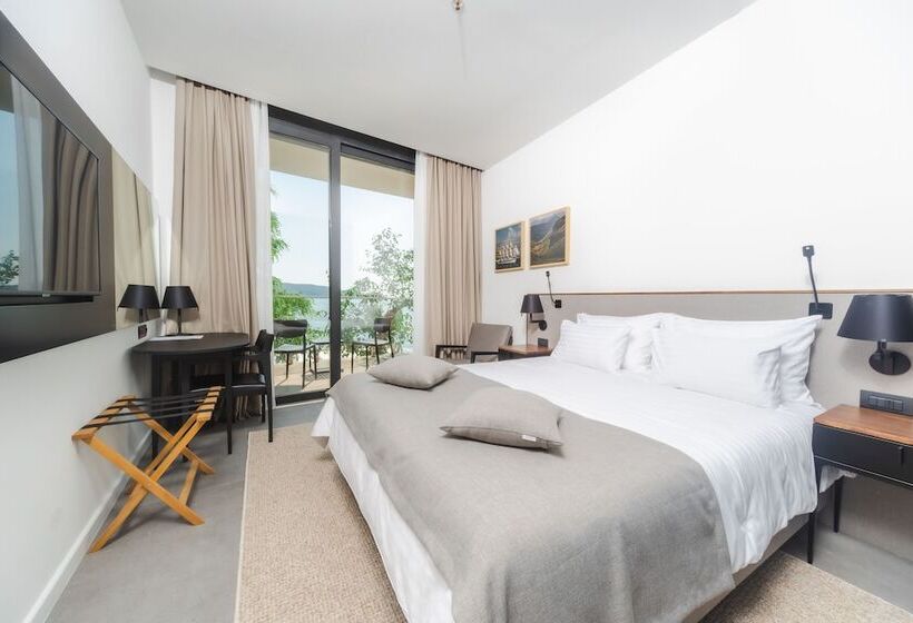 Boutique Hotel Shell