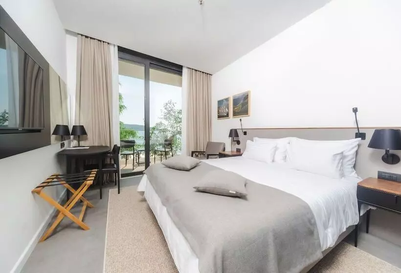 Boutique Hotel Shell