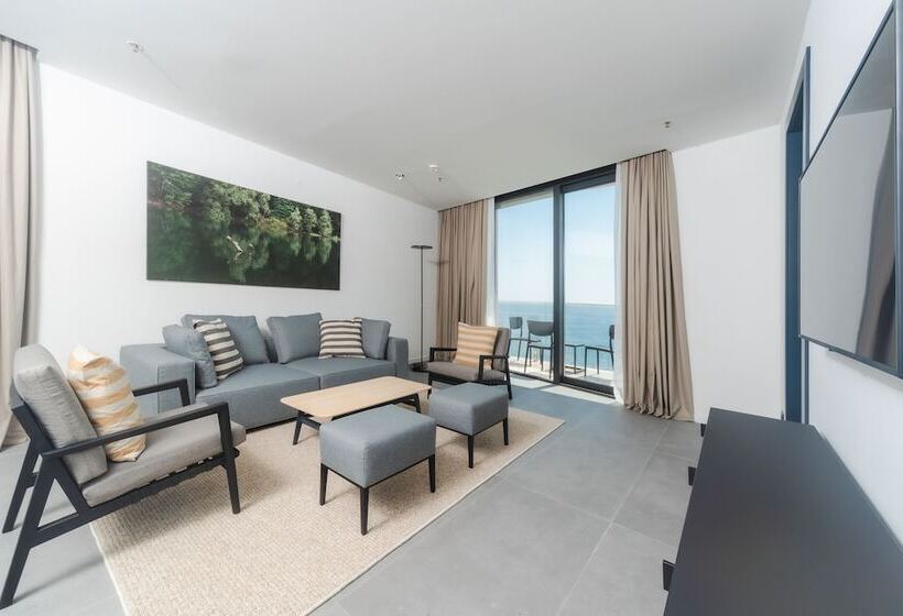 Boutique Hotel Shell