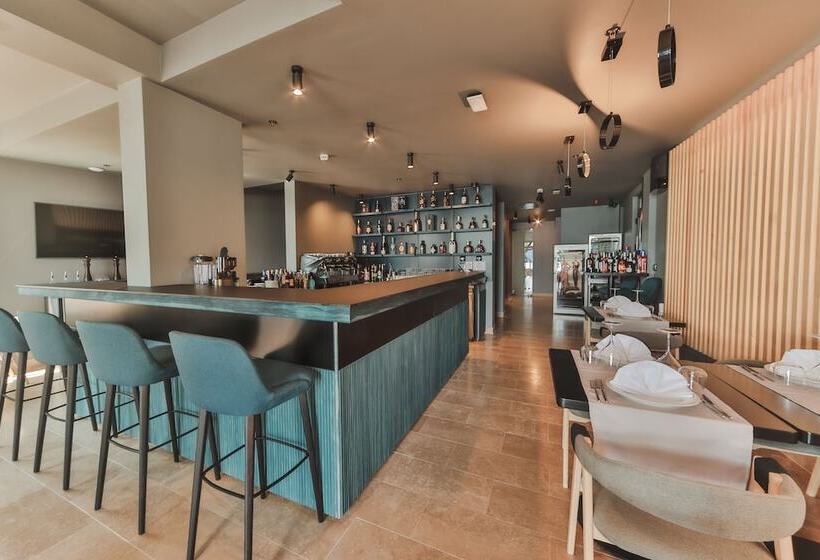 Boutique Hotel Shell