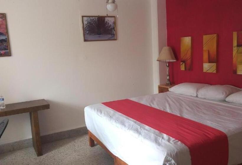 酒店 Chinelos Express