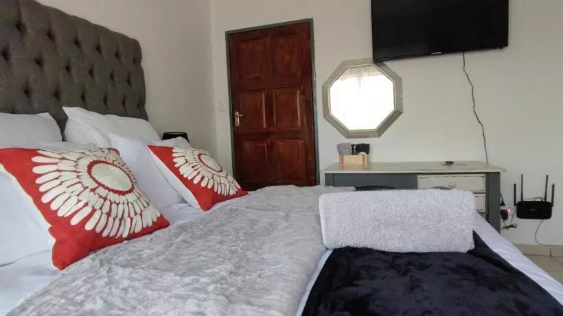 Majatalo S & S Village Guest House