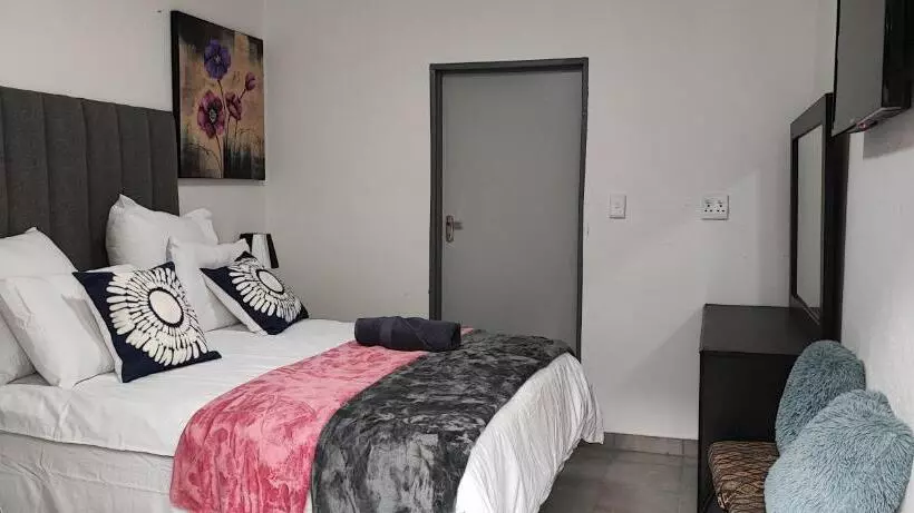 Majatalo S & S Village Guest House