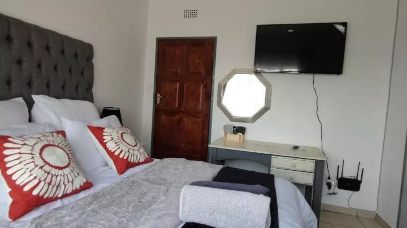 Majatalo S & S Village Guest House