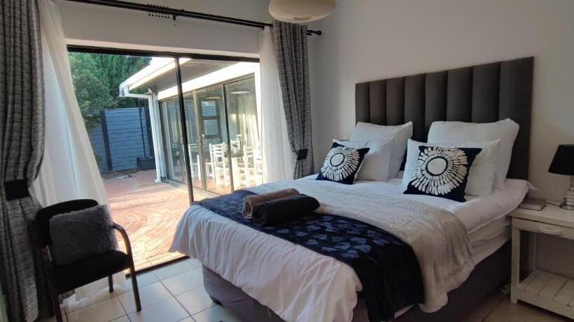 Pension S & S Village Guest House