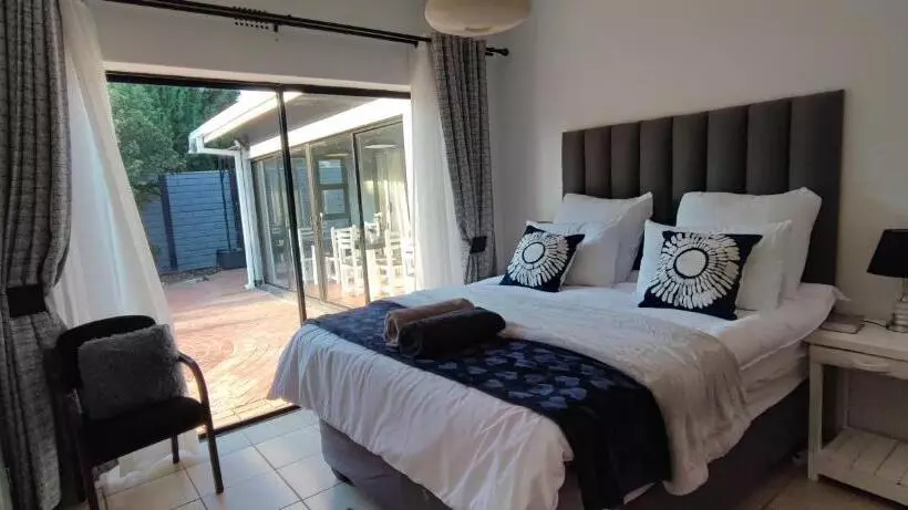 Majatalo S & S Village Guest House