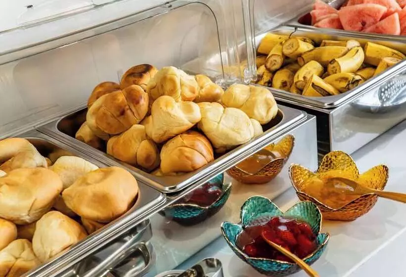 Hotelli Bohol Dolphin Bay Resort