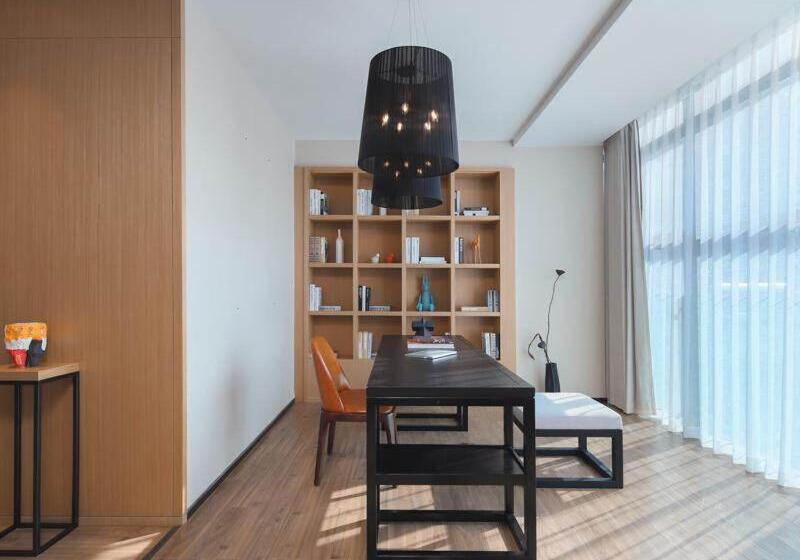 Hotelli Campanile Shenzhen Longcheng Square Subway Station