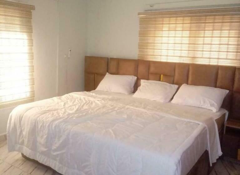 هتل کپسول Cenlott Apartment & Suites