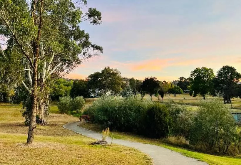 Hotelli Talbingo Lodge   Selwyn Accommodation