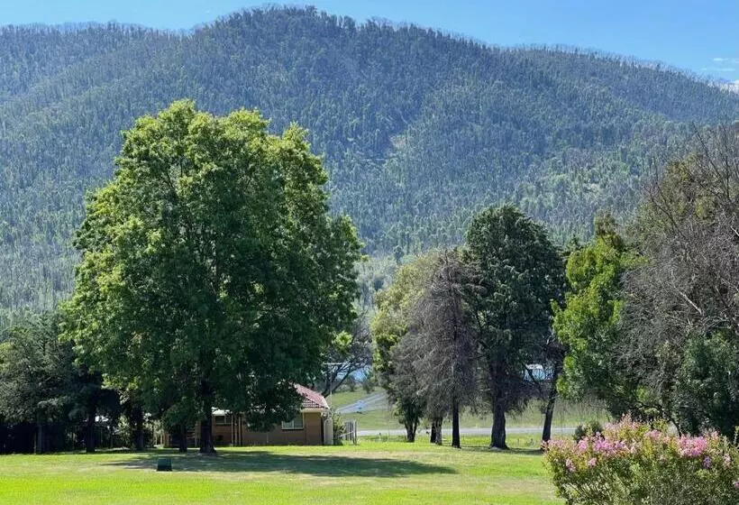 Hotelli Talbingo Lodge   Selwyn Accommodation