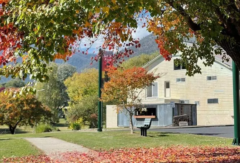 Hotelli Talbingo Lodge   Selwyn Accommodation