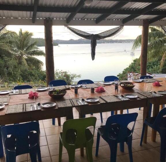 هتل The Harbourview Vava U