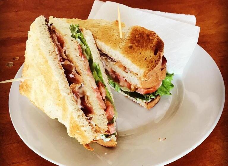 هتل The Harbourview Vava U