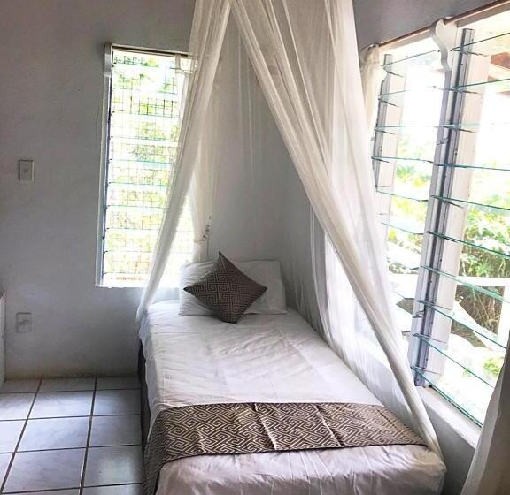 هتل The Harbourview Vava U