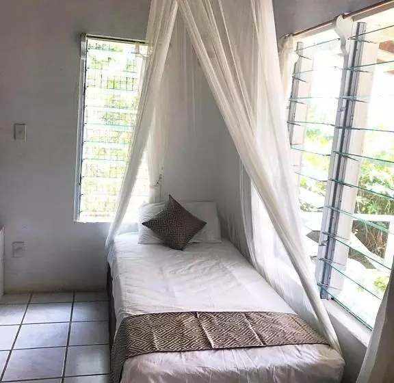 هتل The Harbourview   Vava U