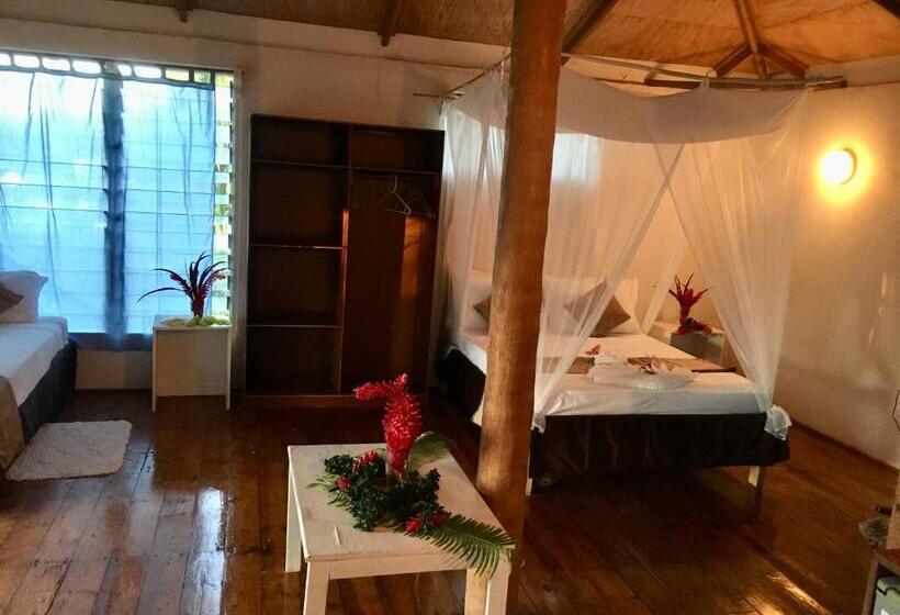 هتل The Harbourview Vava U