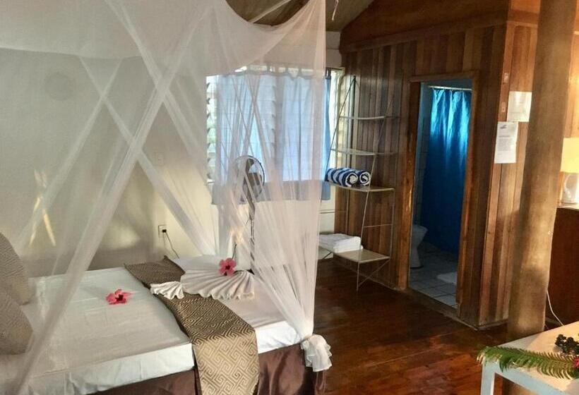 هتل The Harbourview Vava U