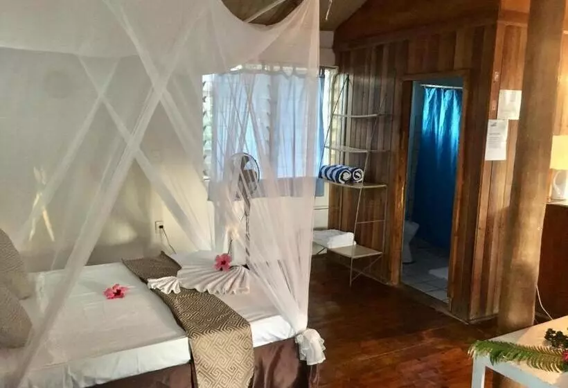 هتل The Harbourview   Vava U