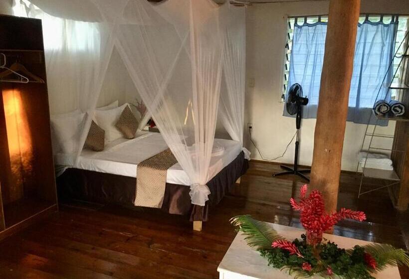 هتل The Harbourview Vava U