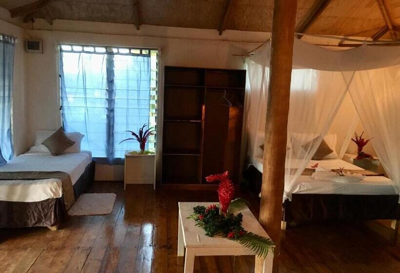 هتل The Harbourview Vava U