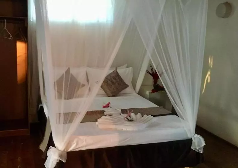 هتل The Harbourview   Vava U