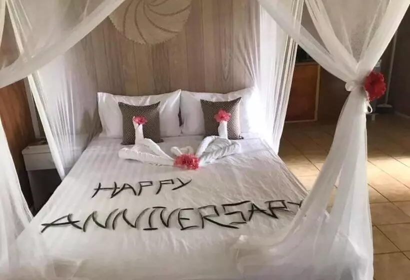 هتل The Harbourview   Vava U