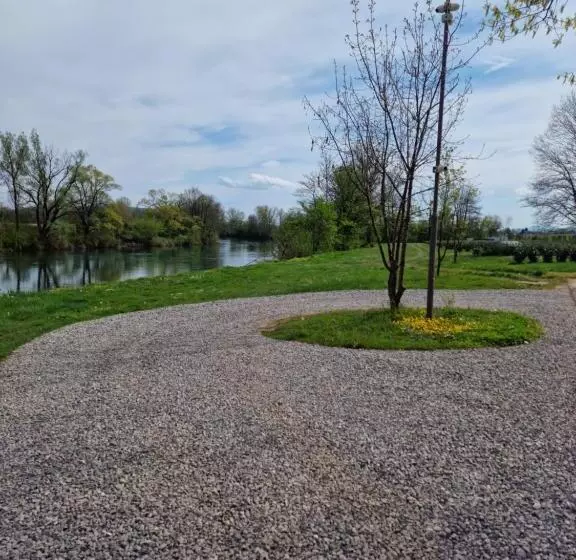 استراحتگاه Gm House Mobile House Near Kolpa River