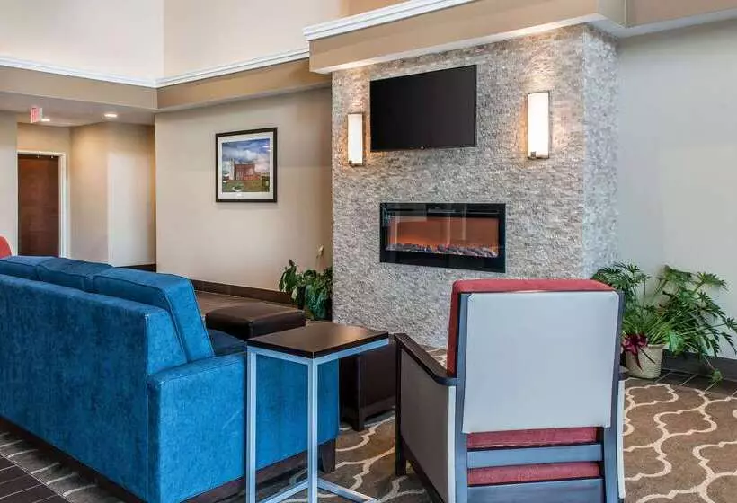 ホテル Comfort Suites Rensselaer Near Fair Oaks