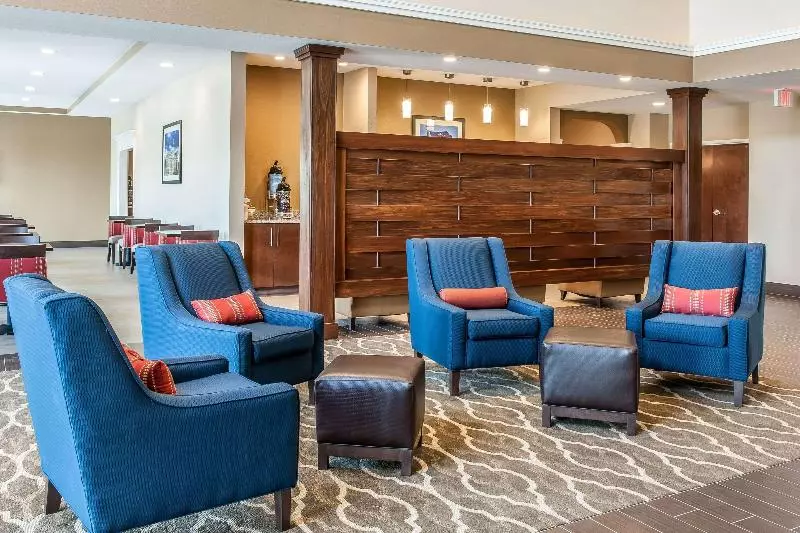 ホテル Comfort Suites Rensselaer Near Fair Oaks