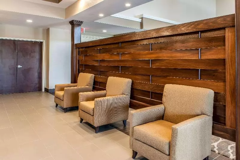 ホテル Comfort Suites Rensselaer Near Fair Oaks