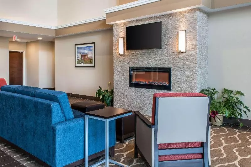 ホテル Comfort Suites Rensselaer Near Fair Oaks