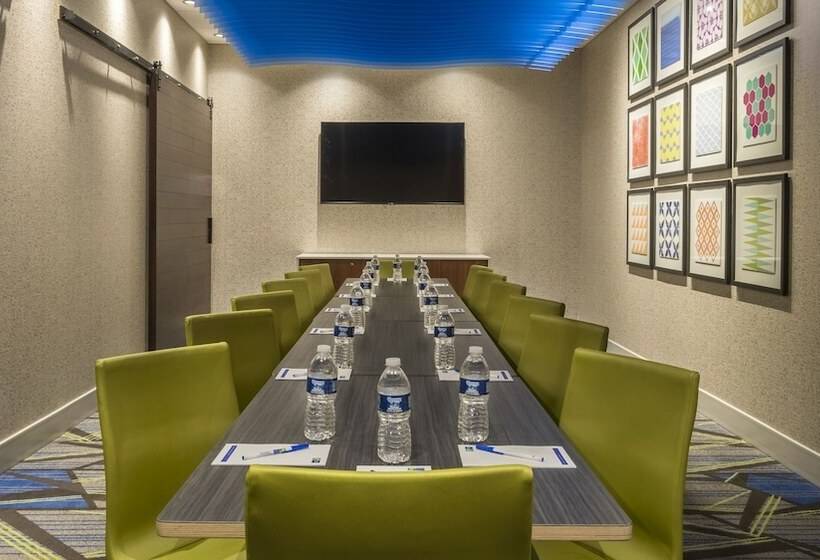 ホテル Holiday Inn Express & Suites Medina, An Ihg