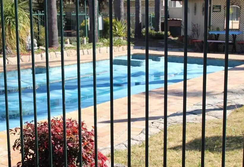 モーテル Town And Country Motor Inn