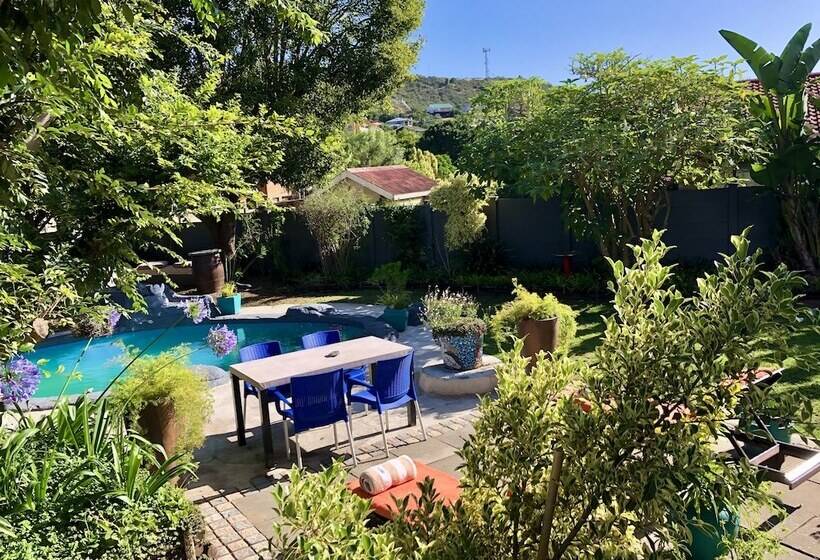 پانسیون Pelican Lodge Guesthouse