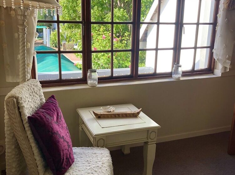 پانسیون Pelican Lodge Guesthouse