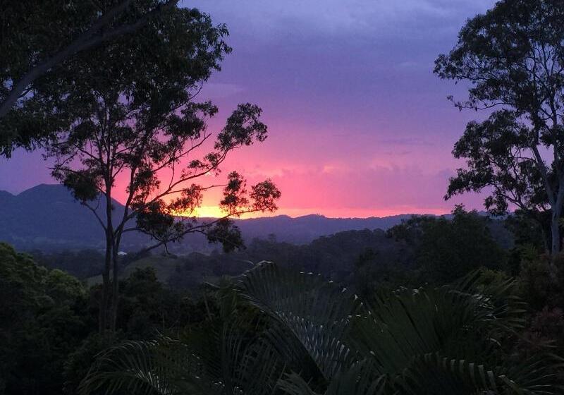 Phoenix Eumundi Bed & Breakfast